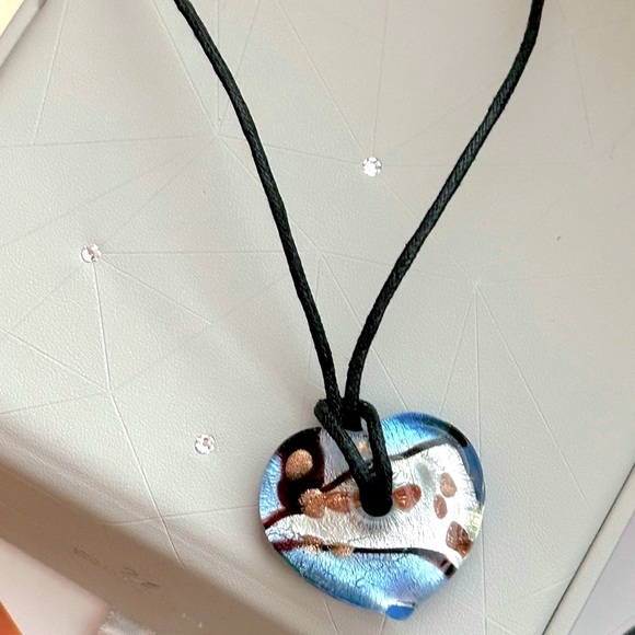 💙 Stunning Exquisite Rare Venetian Murano Glass Heart Pendant with Leather Chain - Picture 9 of 9